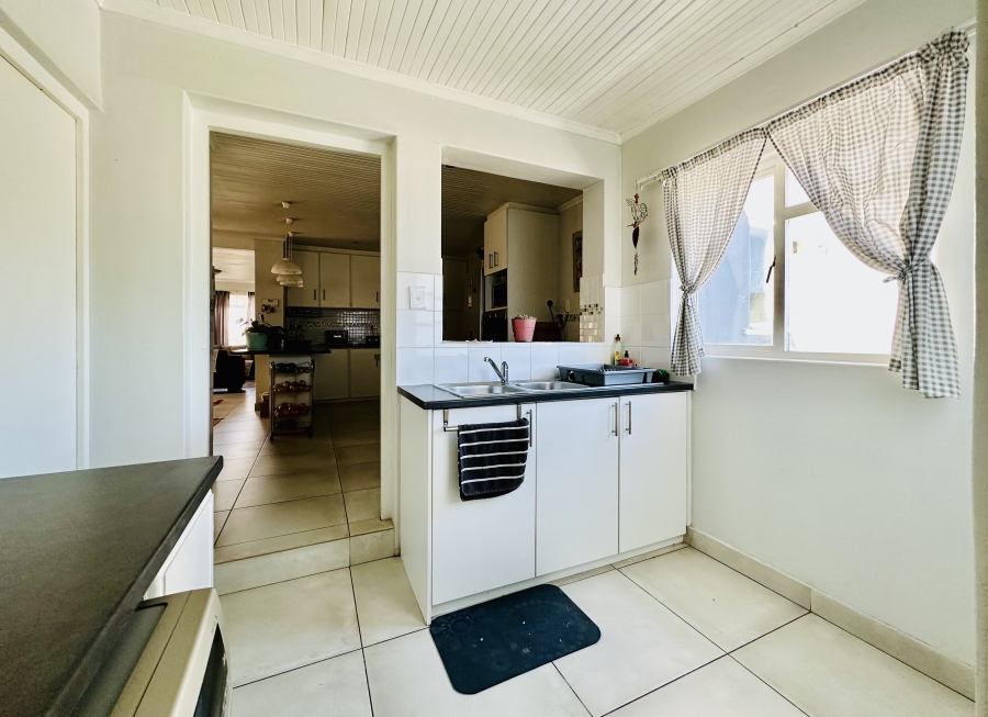 6 Bedroom Property for Sale in Onrus Western Cape
